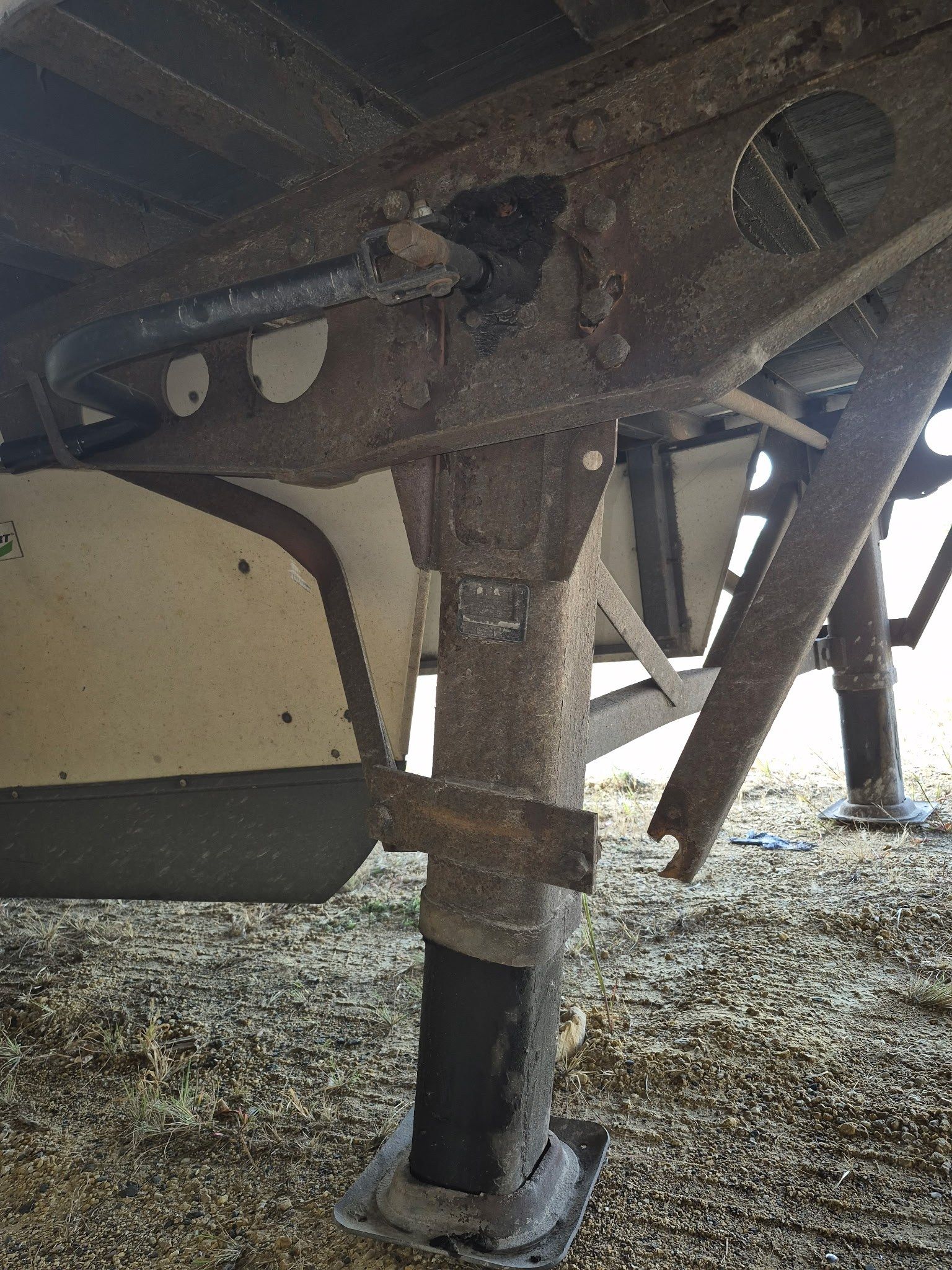 Trailer landing gear leg and frame inspected for repair