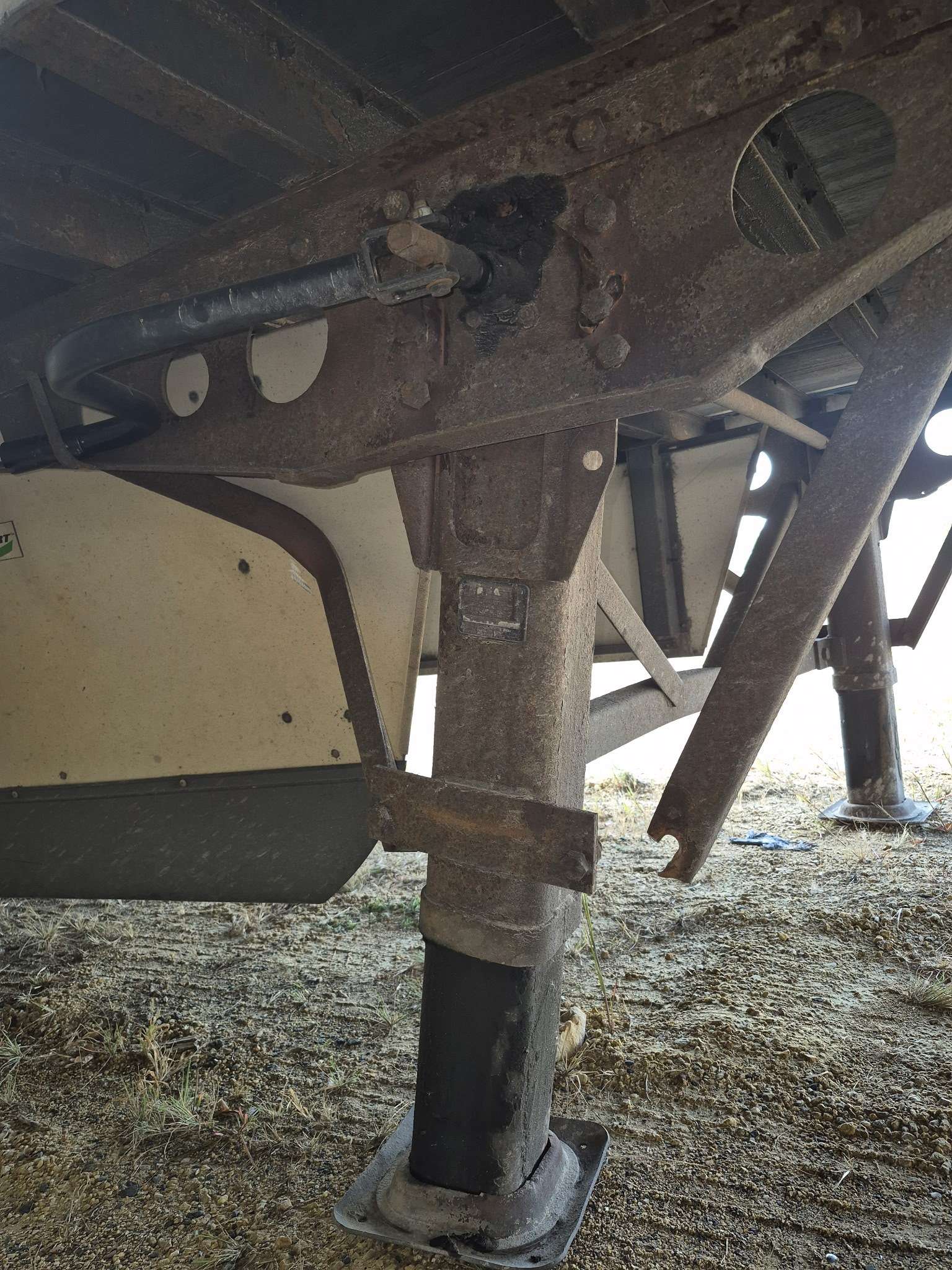 Trailer landing gear leg and frame inspected for repair